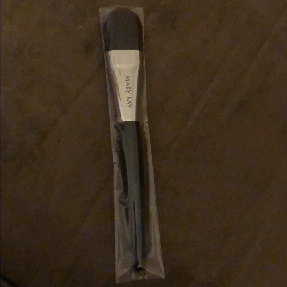 Liquid foundation brush